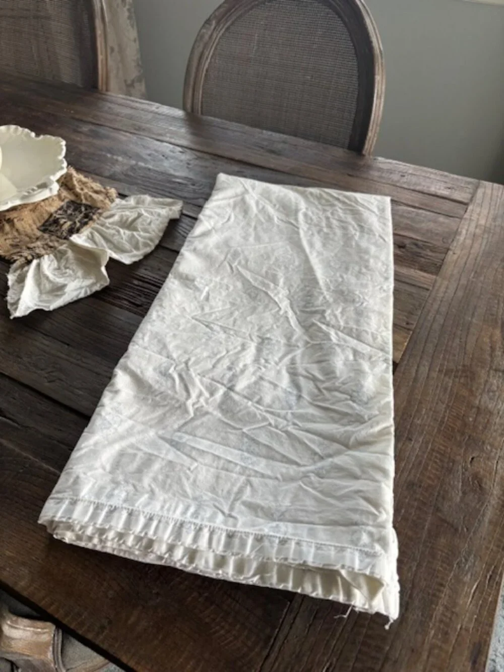 Rachel Ashwell Simply Shabby Chic Queen Flat Sheet Damask White W/ Gray Print